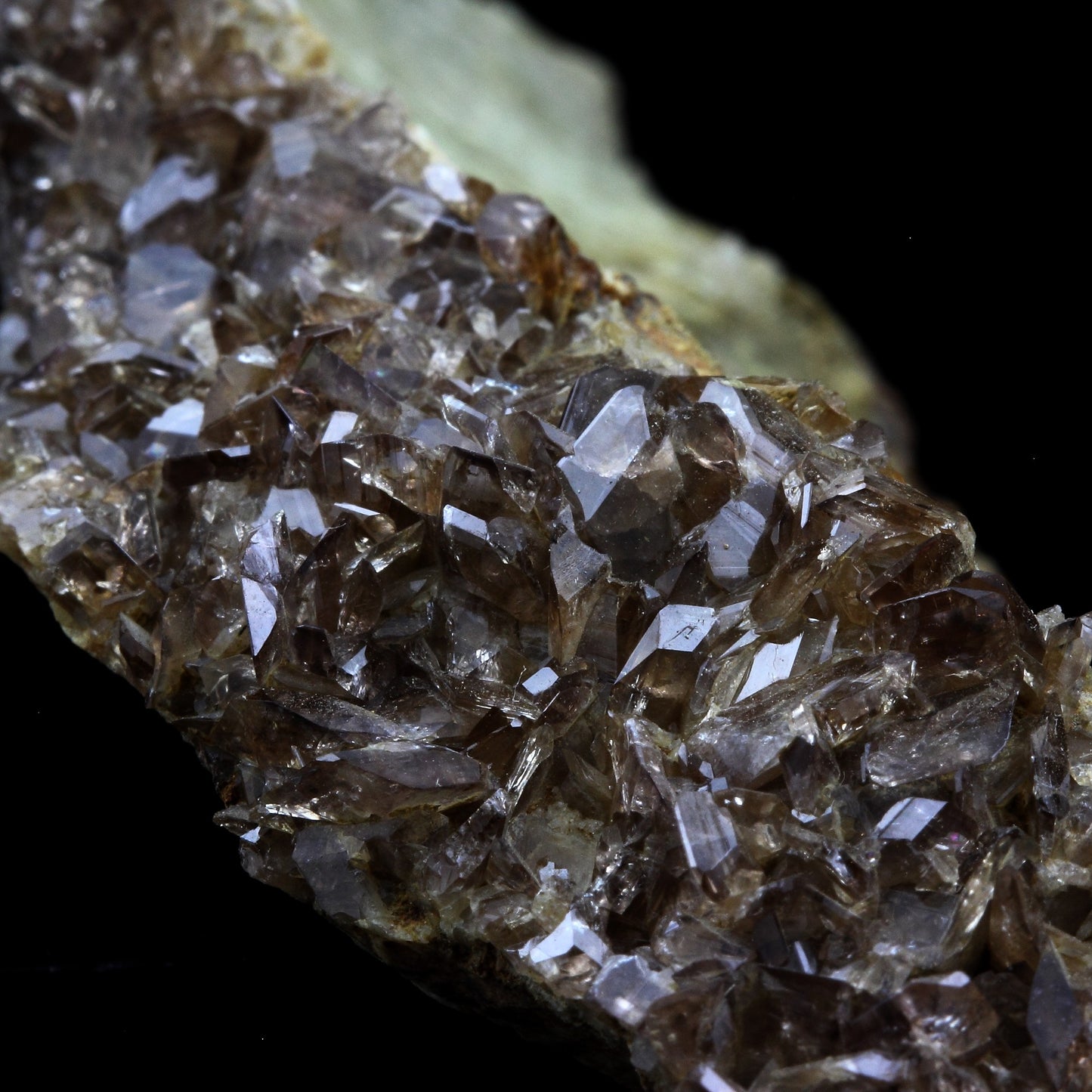 Axinite. 536.0 carats. La Balme d'Auris, Bourg d'Oisans, Isère, France