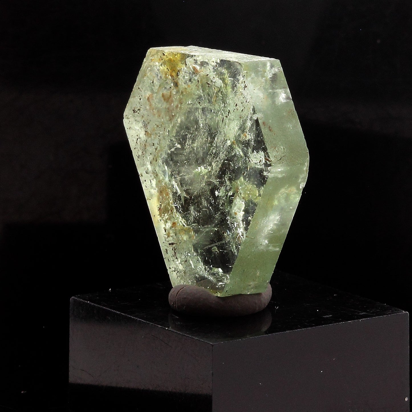 Béryl vert (tranche polie). 15.15 carats. Tsaramasoandro, Analamanga, Madagascar