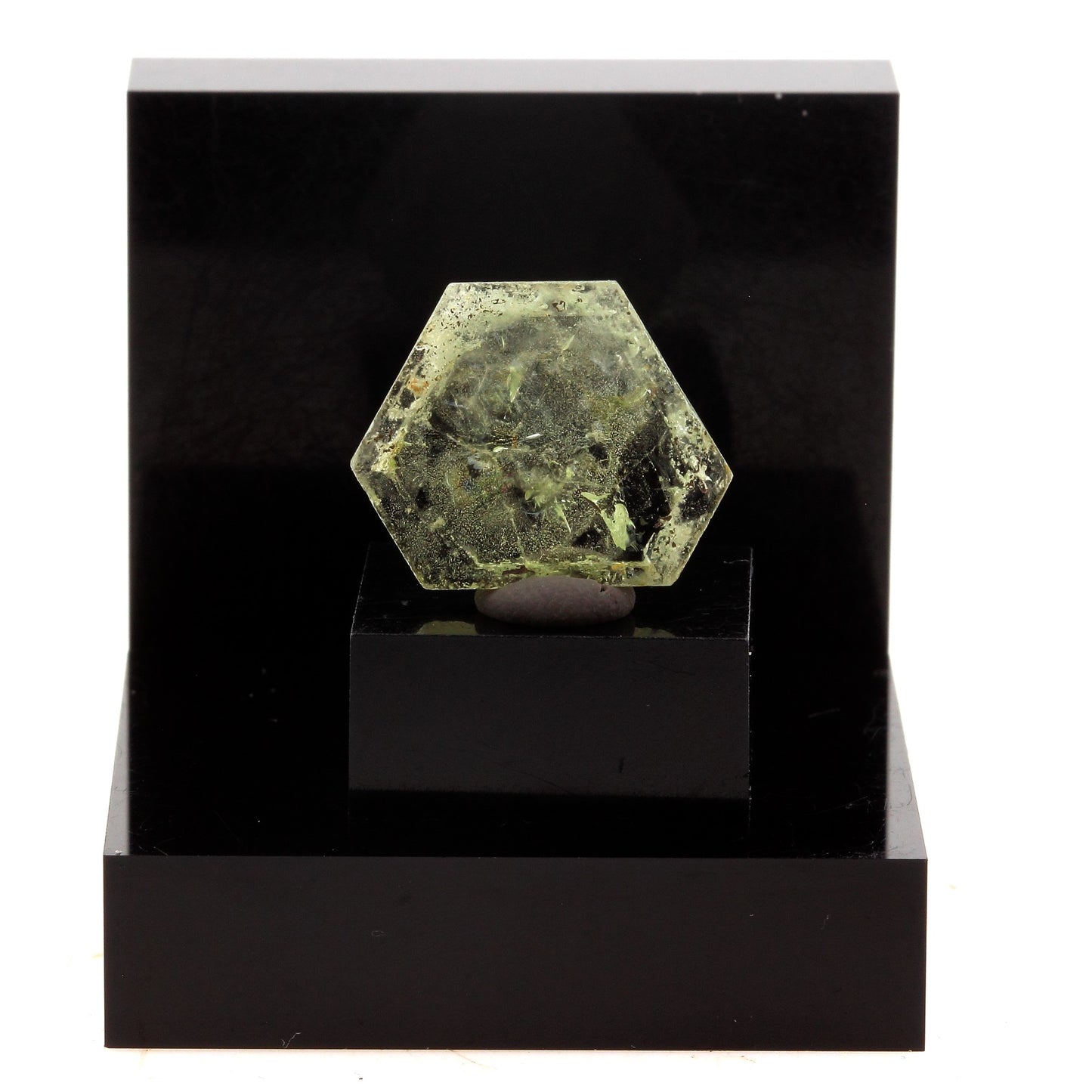 Béryl vert (tranche polie). 9.46 carats. Fitampito, Ikalamavony, Madagascar