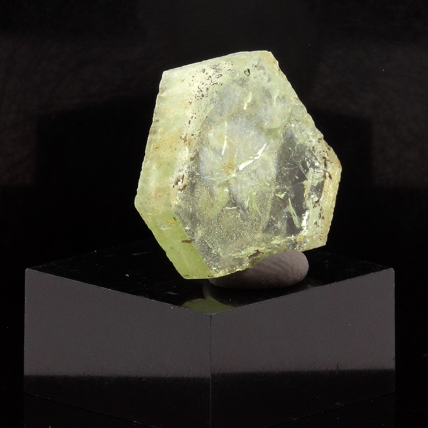 Béryl vert (tranche polie). 9.46 carats. Fitampito, Ikalamavony, Madagascar