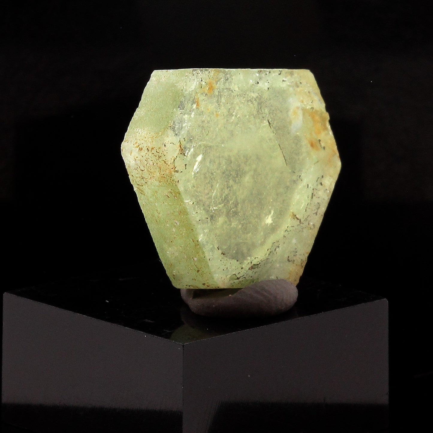 Béryl vert (tranche polie). 12.08 carats. Fitampito, Ikalamavony, Madagascar