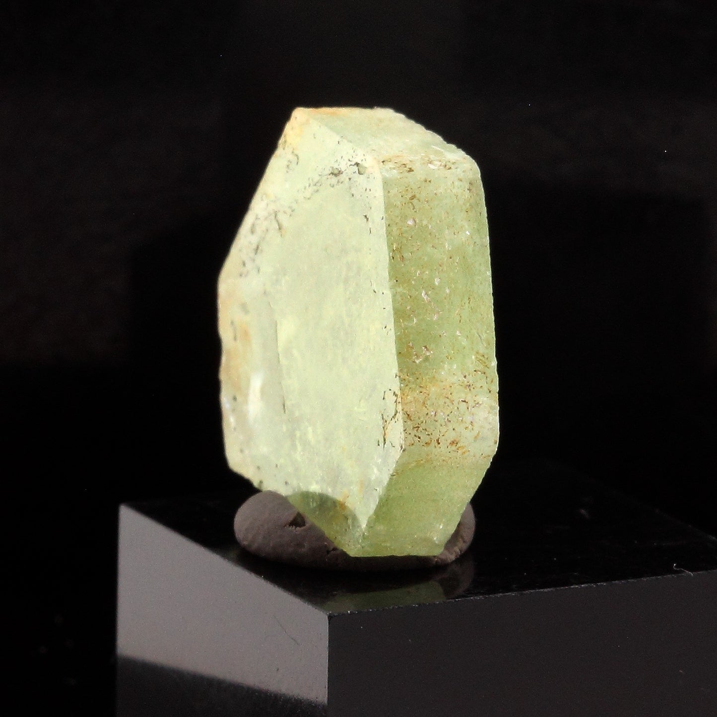 Béryl vert (tranche polie). 12.08 carats. Fitampito, Ikalamavony, Madagascar
