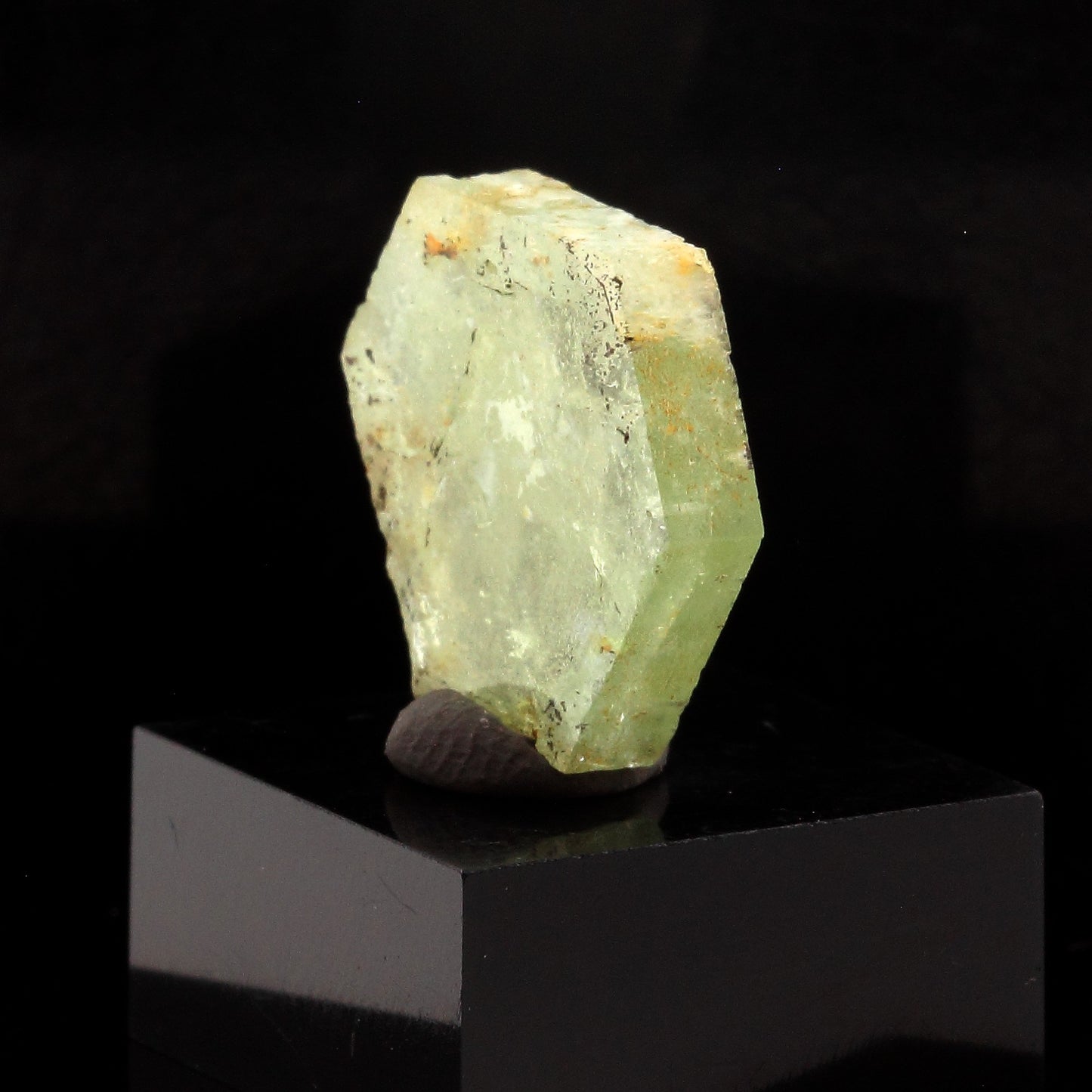 Béryl vert (tranche polie). 9.75 carats. Fitampito, Ikalamavony, Madagascar