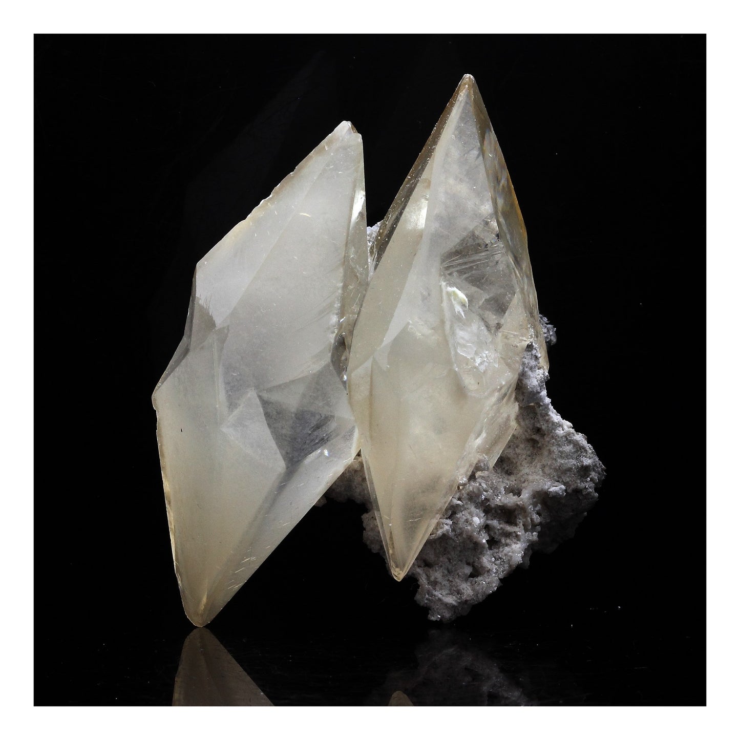 Calcite. 487.5 carats. Elmwood mine, Carthage, Tennessee, USA