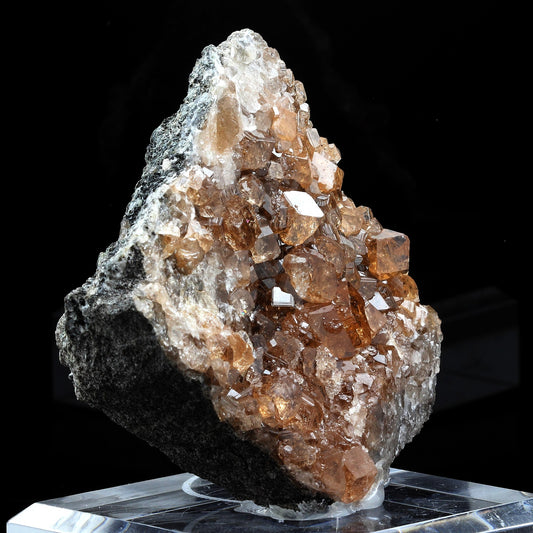 Grenat Hessonite. 1146.0 carats. Jeffrey Mine, Asbestos, Québec, Canada