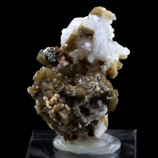 Analcime + Siderite. 139.0 carats. Mont Saint-Hilaire, Québec, Canada