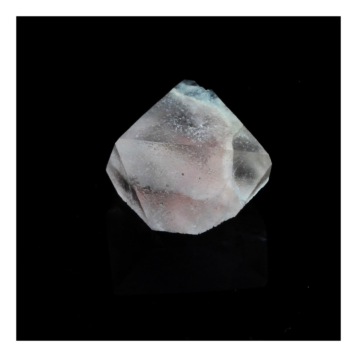 Fluorite rose. 4.90 carats. Massif du Mont-Blanc, France