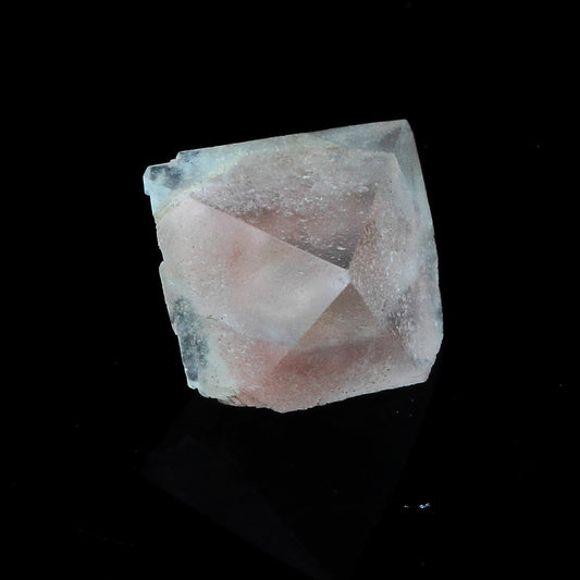 Fluorite rose. 4.90 carats. Massif du Mont-Blanc, France