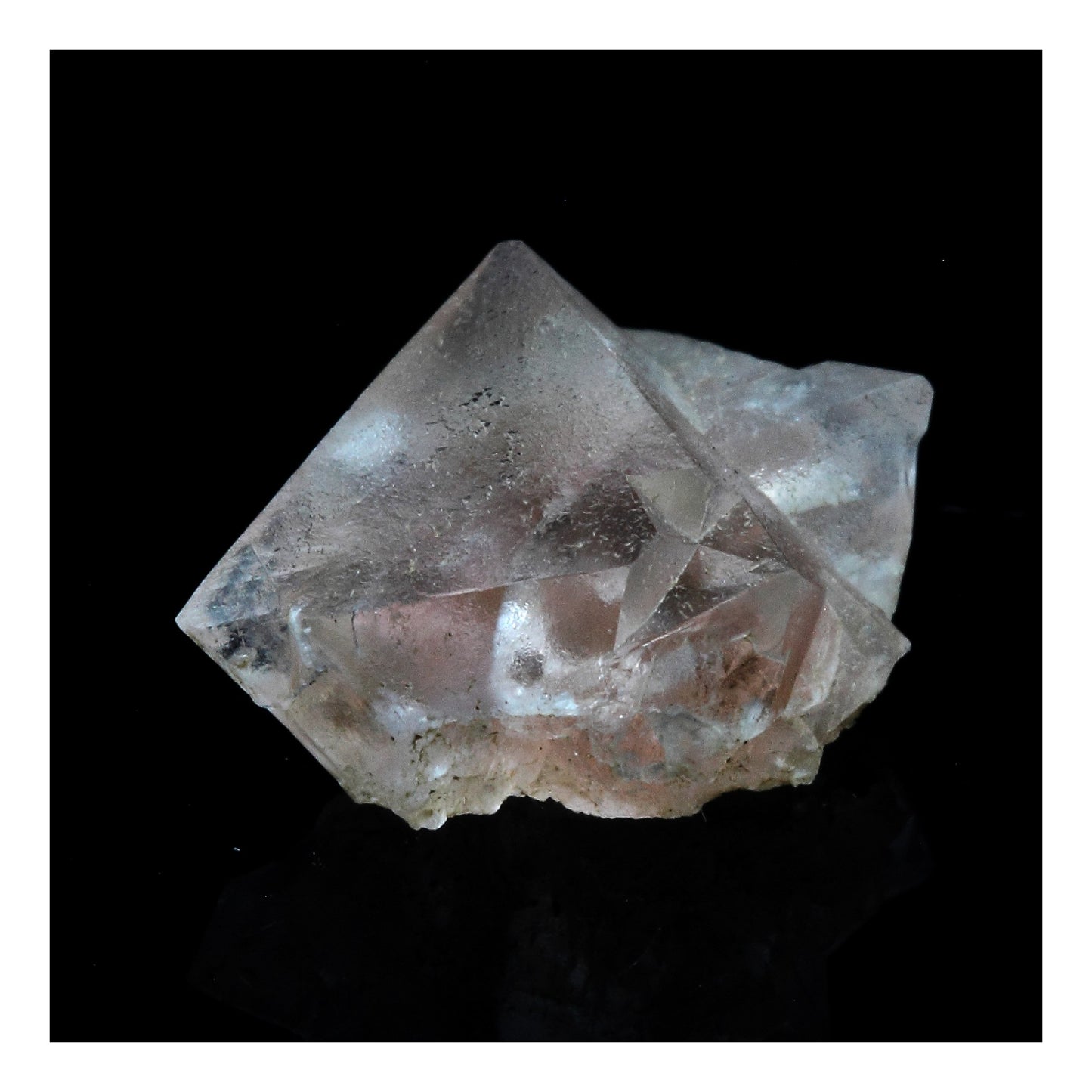 Fluorite rose. 5.31 carats. Massif du Mont-Blanc, France