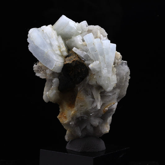 Baryte. 154.5 carats. Les Malines, Saint-Laurent-le-Minier, Occitanie, France