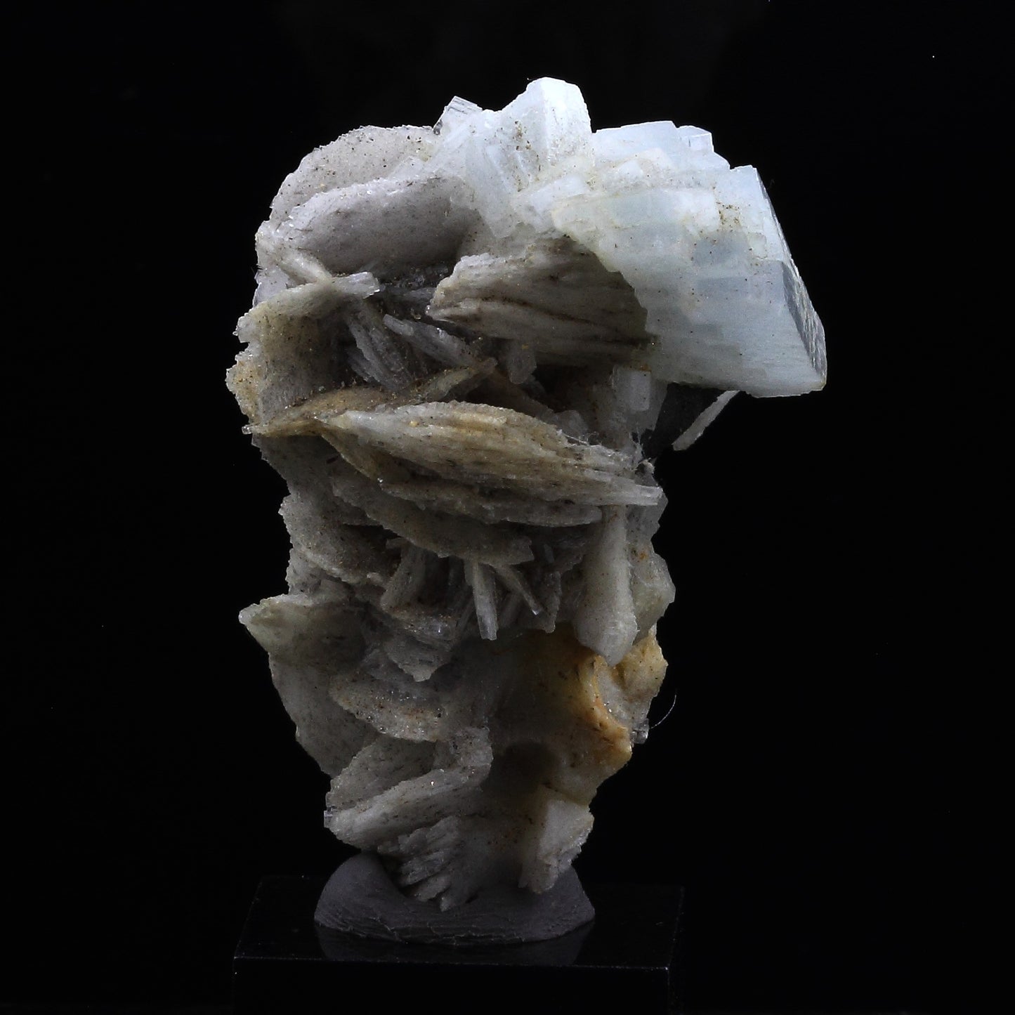 Baryte. 154.5 carats. Les Malines, Saint-Laurent-le-Minier, Occitanie, France