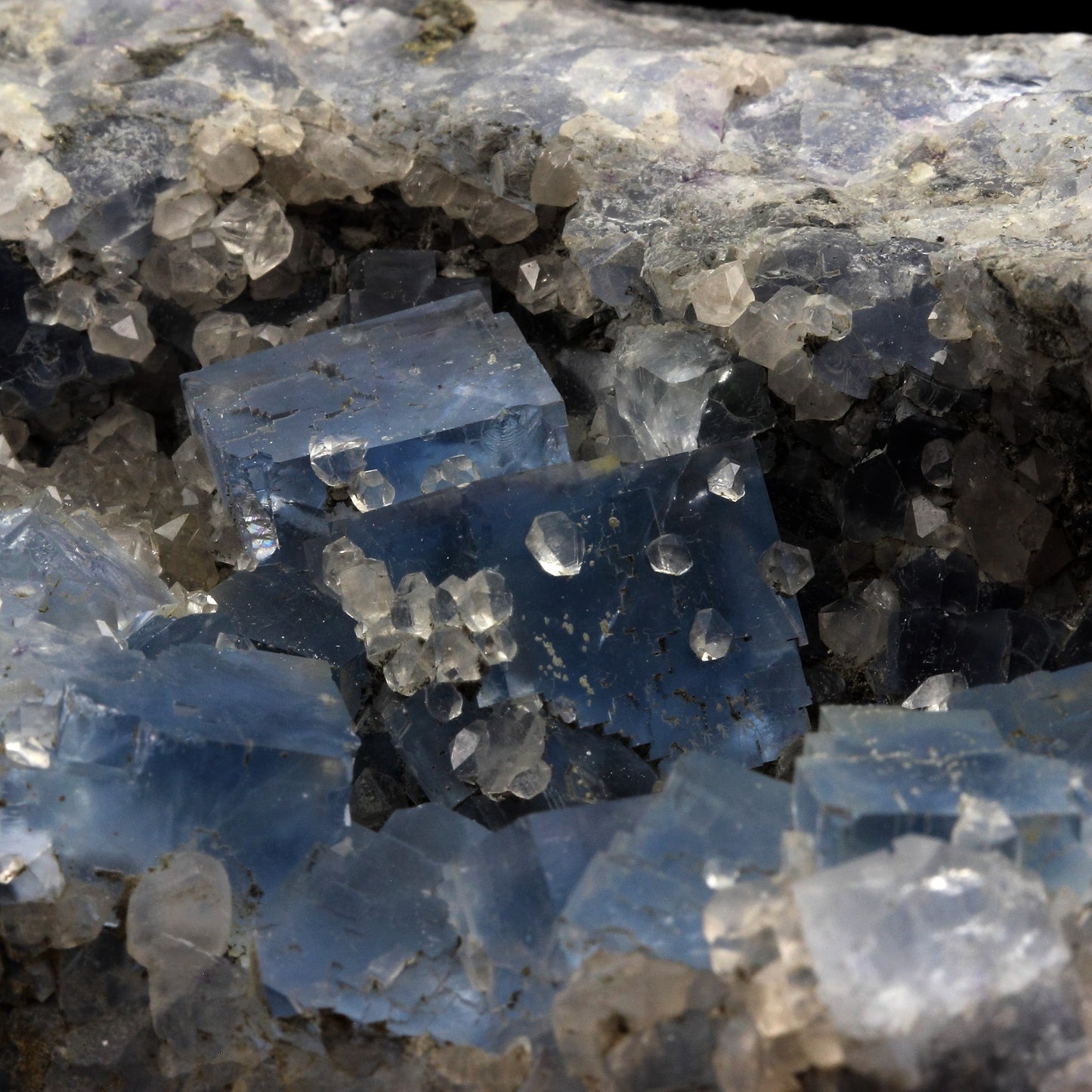Fluorite + Quartz. 3281.0 carats. Mont-Roc, Tarn, France
