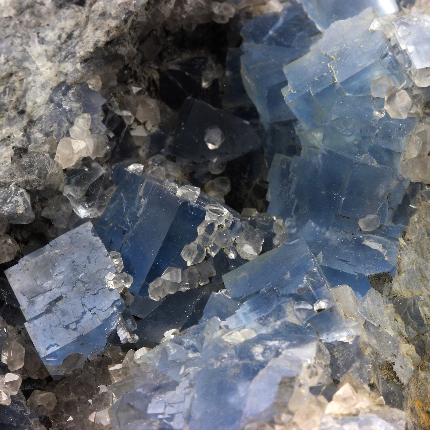 Fluorite + Quartz. 3281.0 carats. Mont-Roc, Tarn, France