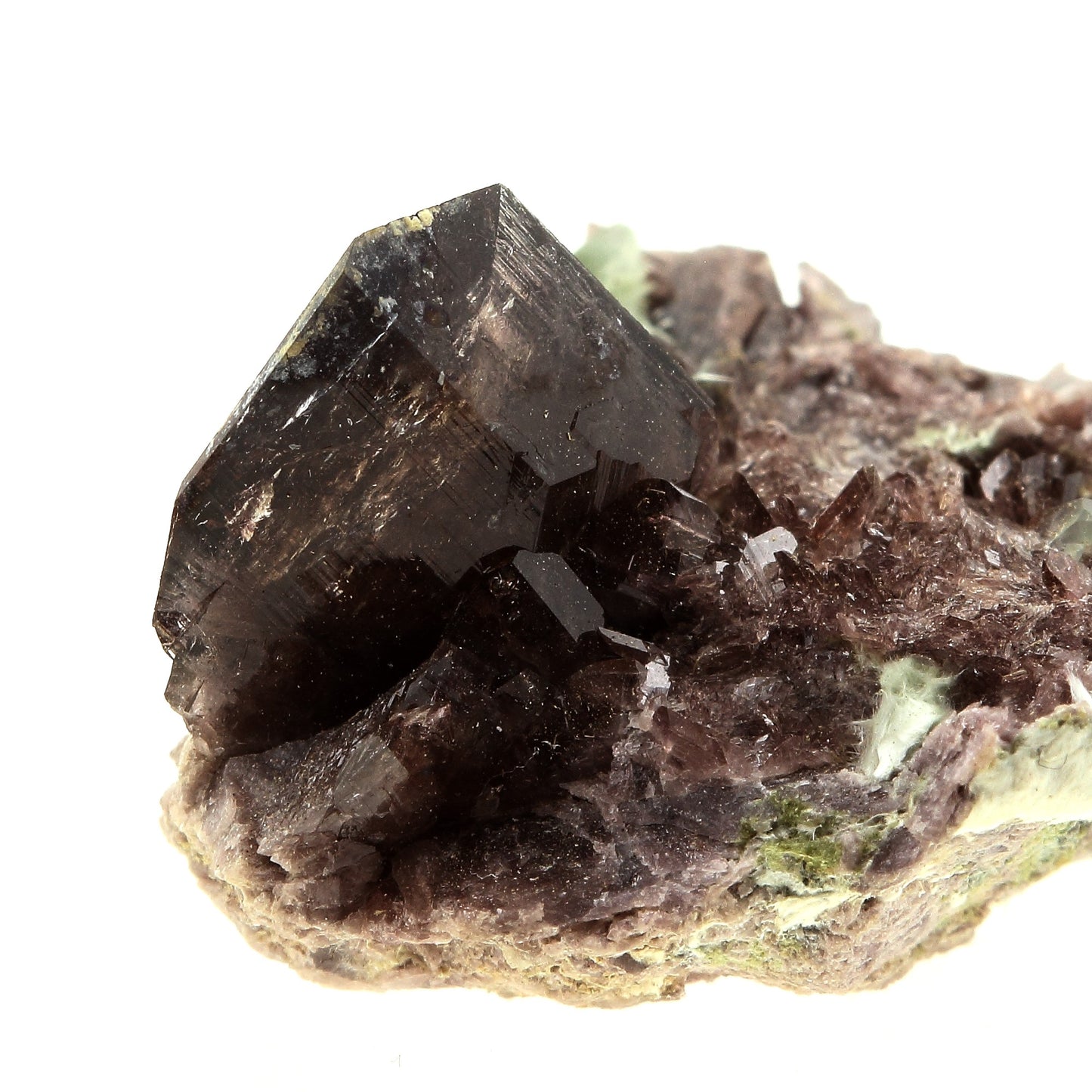 Axinite- (Fe). 78.5 carats. New Melones Dam, Californie, Etats-Unis