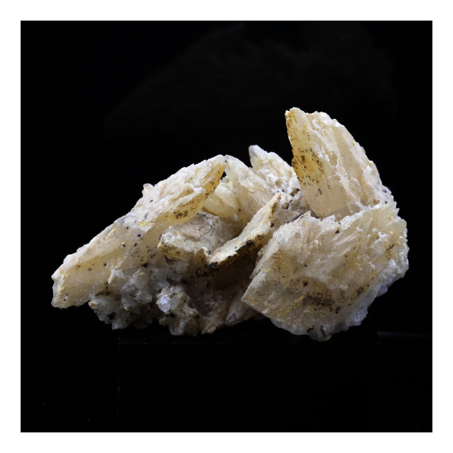Calcite. 345.0 carats. Cuzac, Lot, Occitanie, France