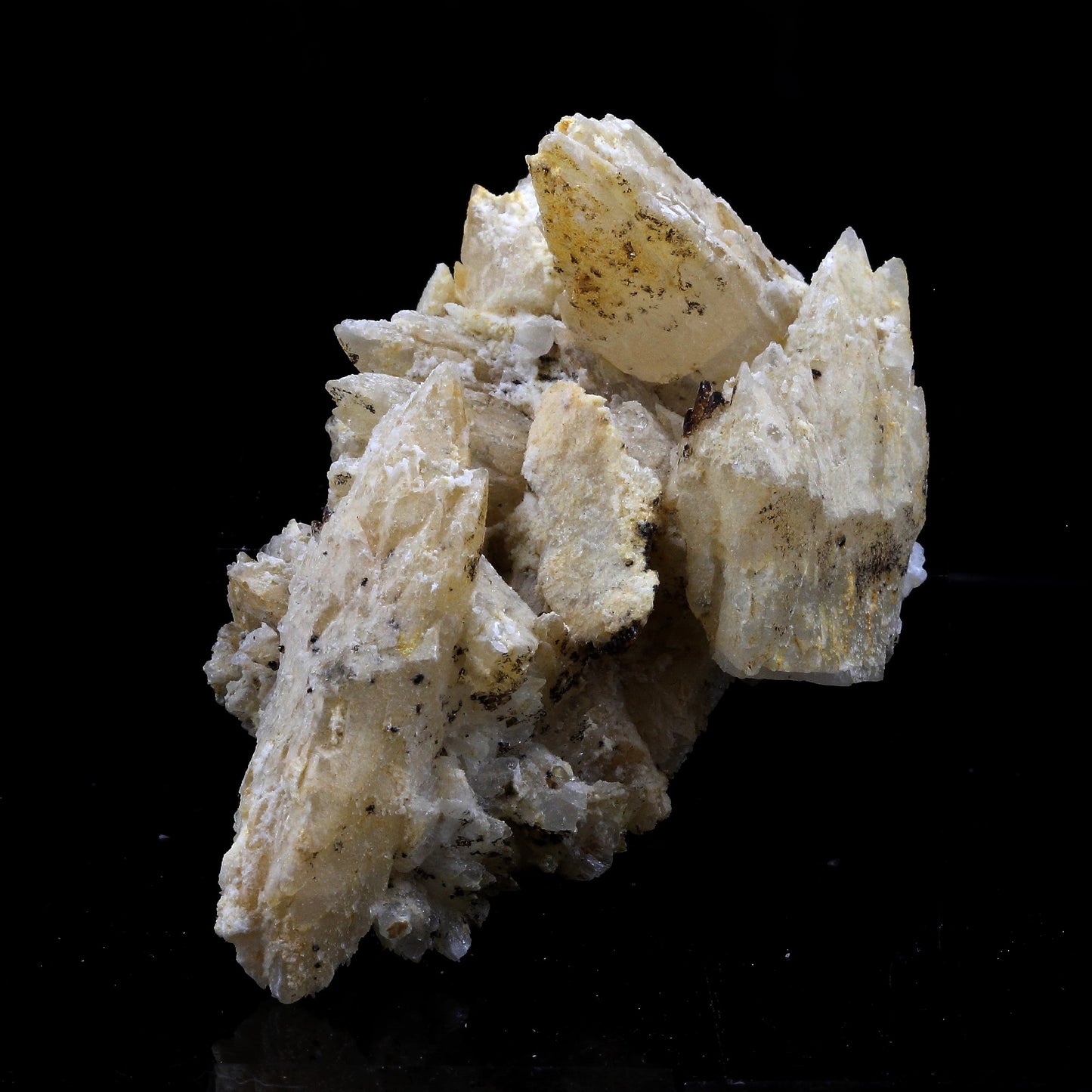 Calcite. 345.0 carats. Cuzac, Lot, Occitanie, France