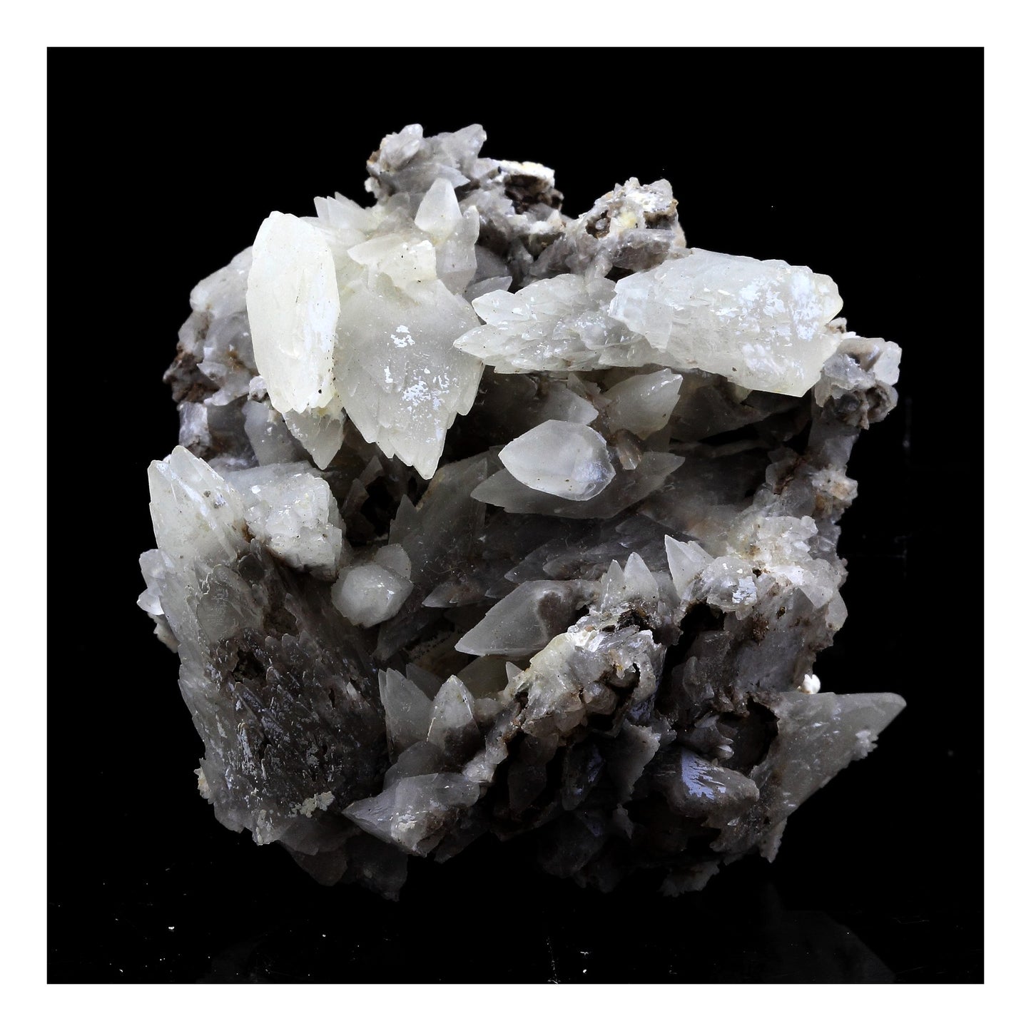 Calcite. 375.5 carats. Cuzac, Lot, Occitanie, France
