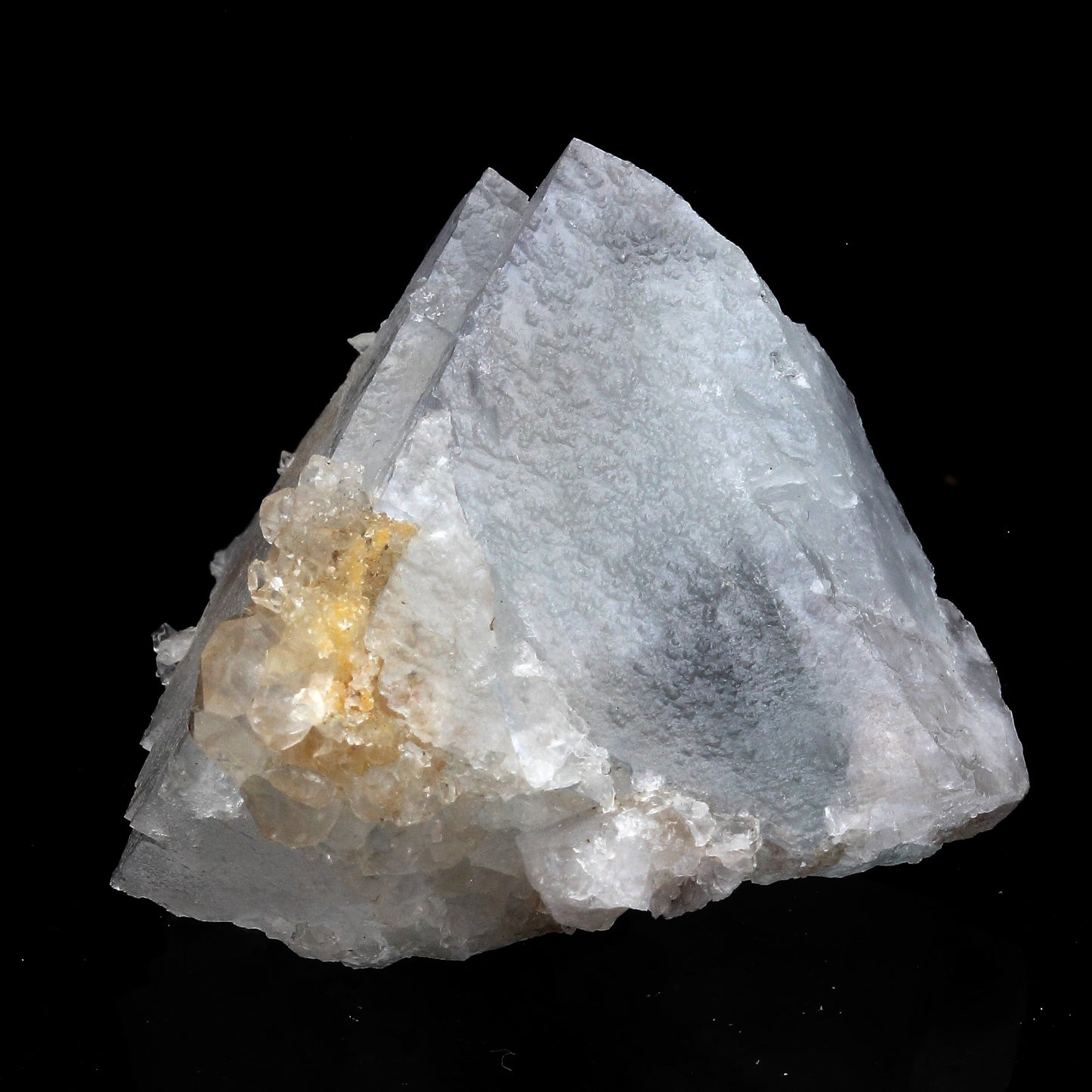 Fluorite. 131.0 carats. Urbeis, Bas-Rhin, France