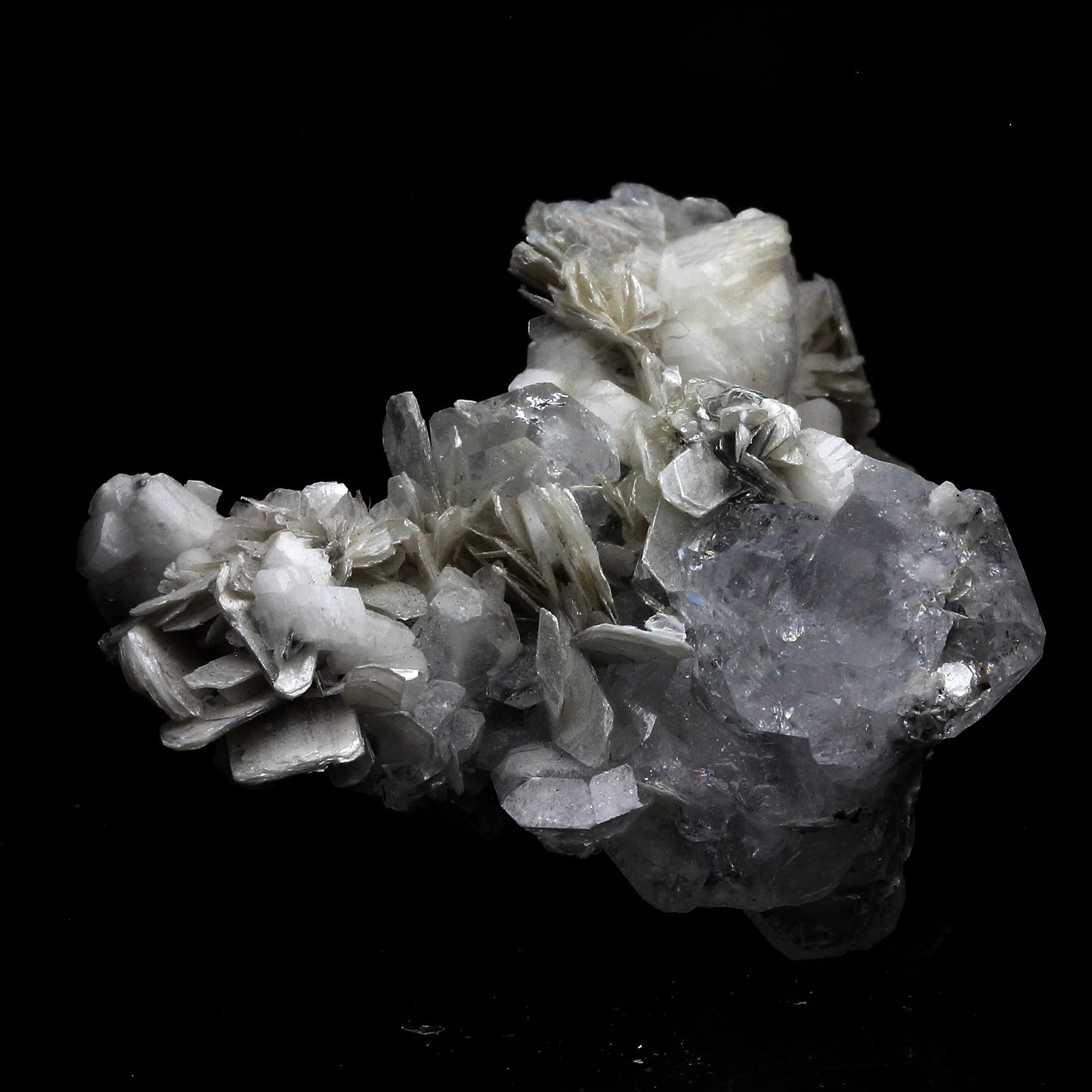 Goshenite, Muscovite, 191.0 carats, Mianyang, Sichuan, Chine