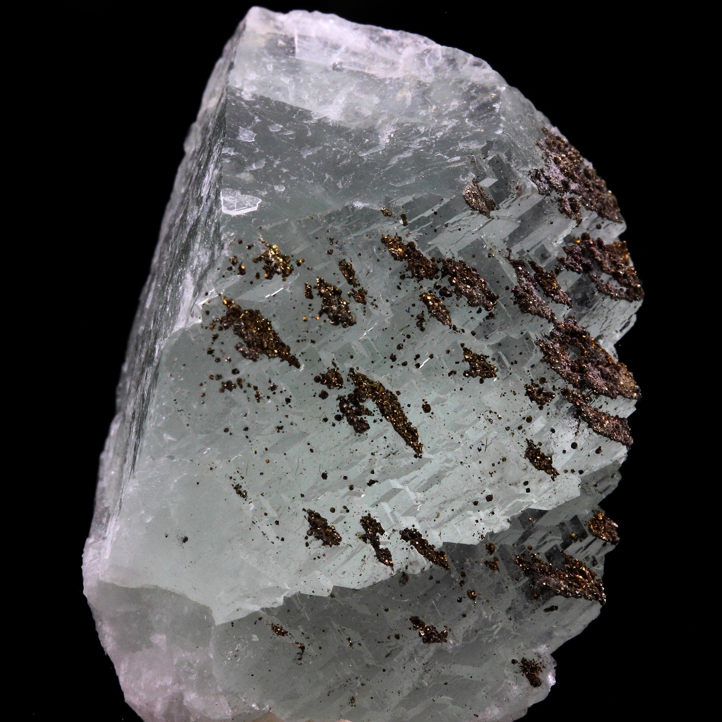 Fluorite + Pyrite. 161.0 carats. Aouli, Midelt Province, Drâa-Tafilalet, Maroc