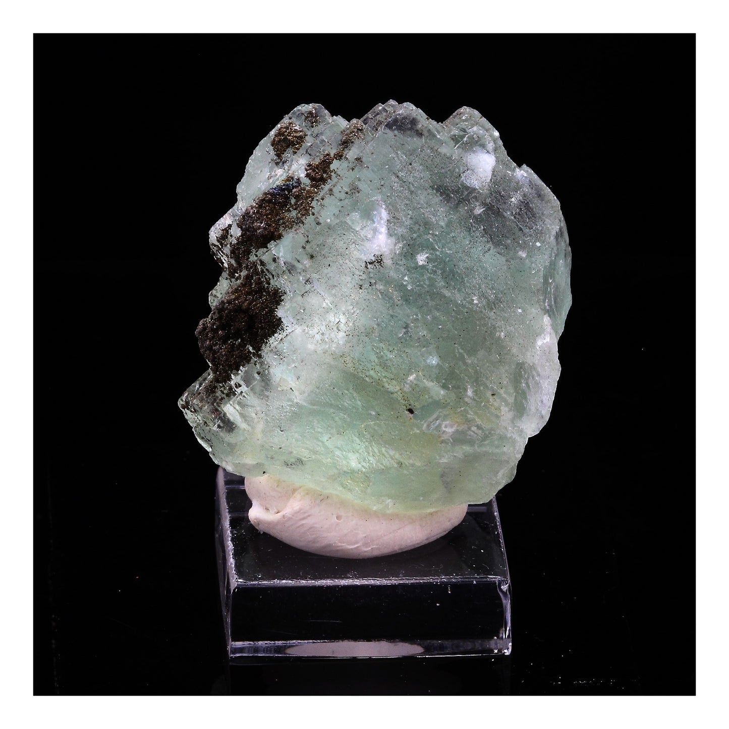 Fluorite + Calcite. 152.5 carats. Aouli, Midelt Province, Drâa-Tafilalet, Maroc