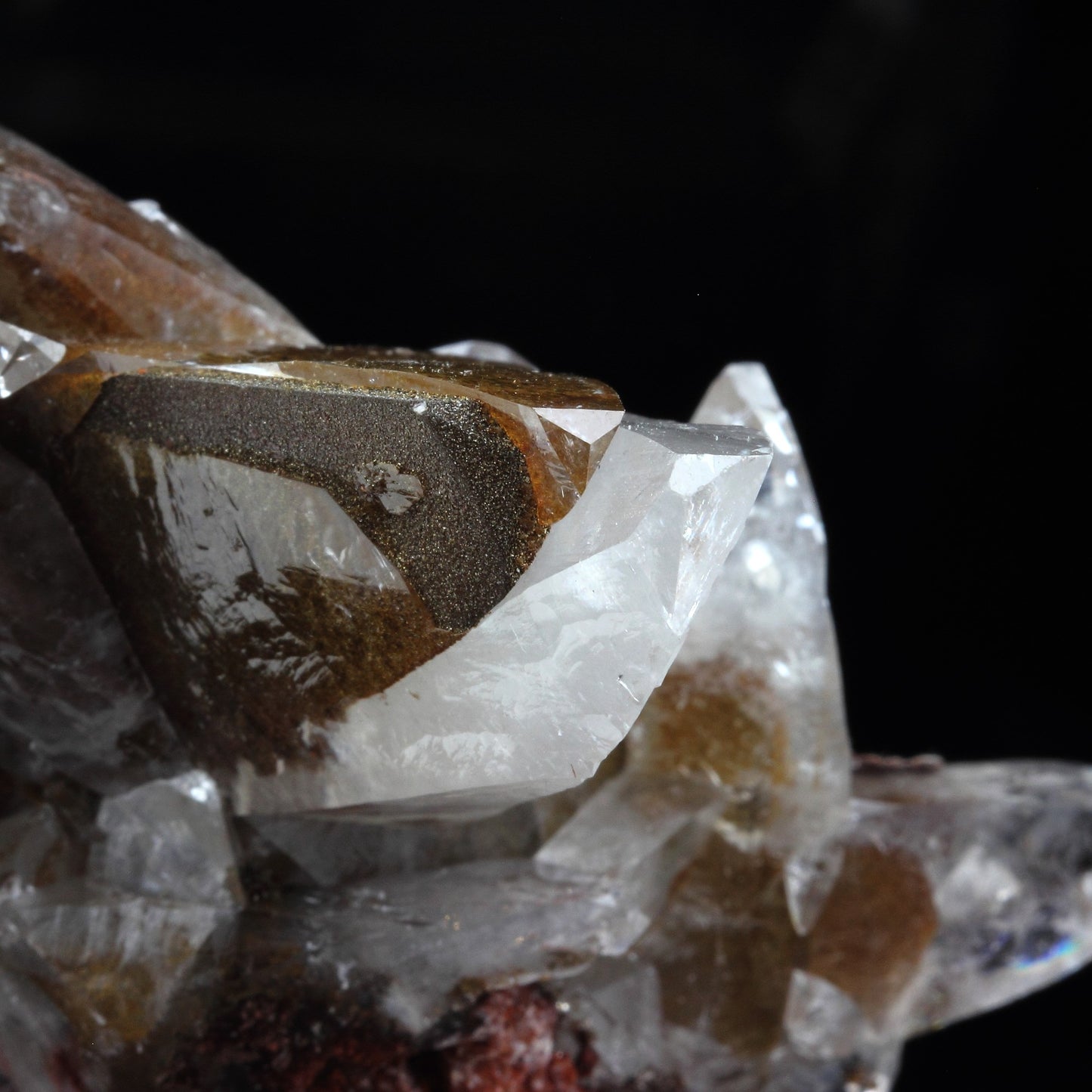 Calcite. 997.5 carats. Leiping Mine, Hunan Province, Chine