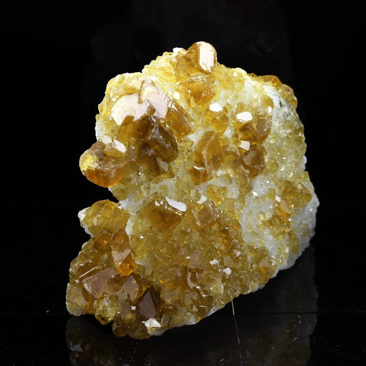 Baryte. 1356.0 carats. Xiefang Mine, Ganzhou, Chine