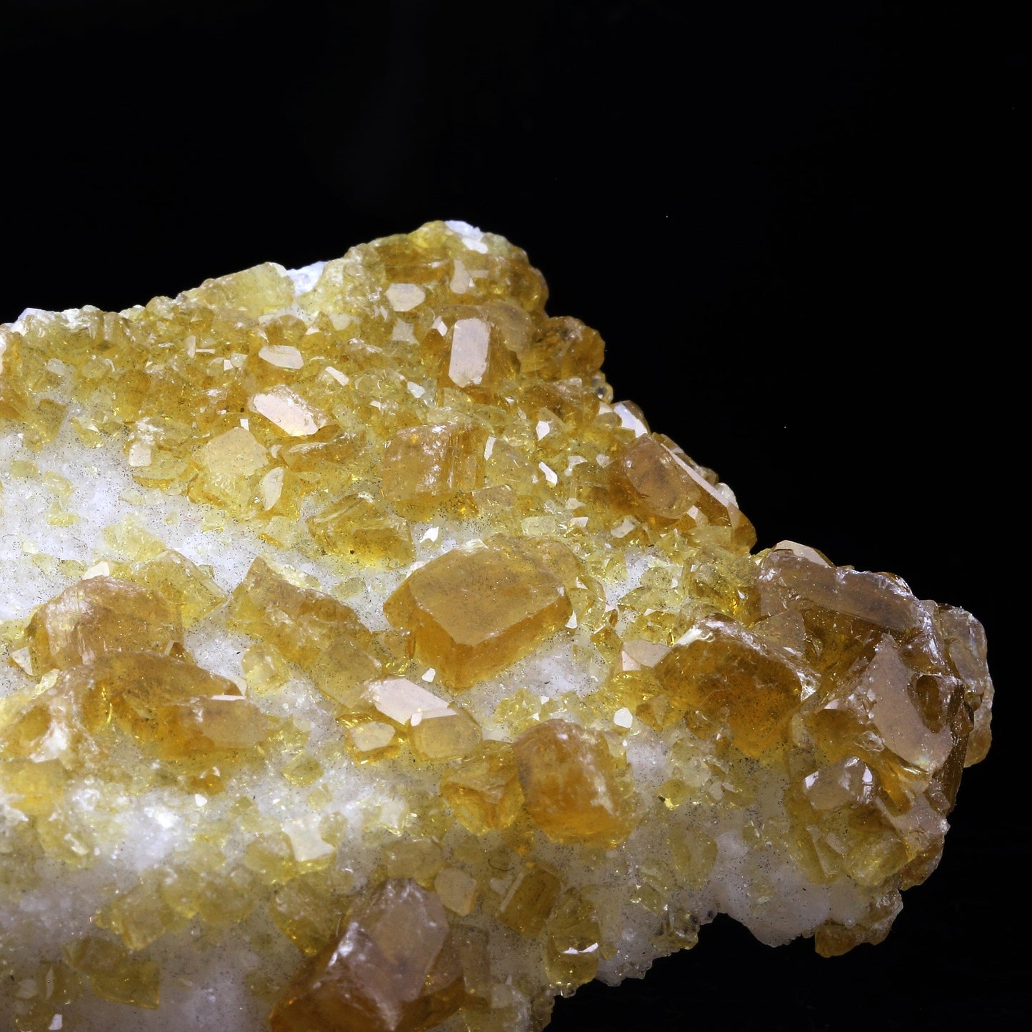 Baryte. 1356.0 carats. Xiefang Mine, Ganzhou, Chine