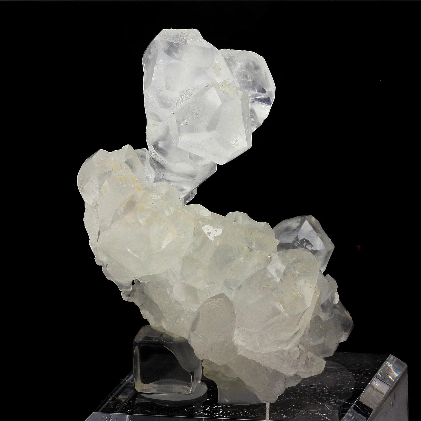 Calcite. 1161.5 carats. Fuzichong Pb-Zn-(Ag) deposit, Guangxi, Chine