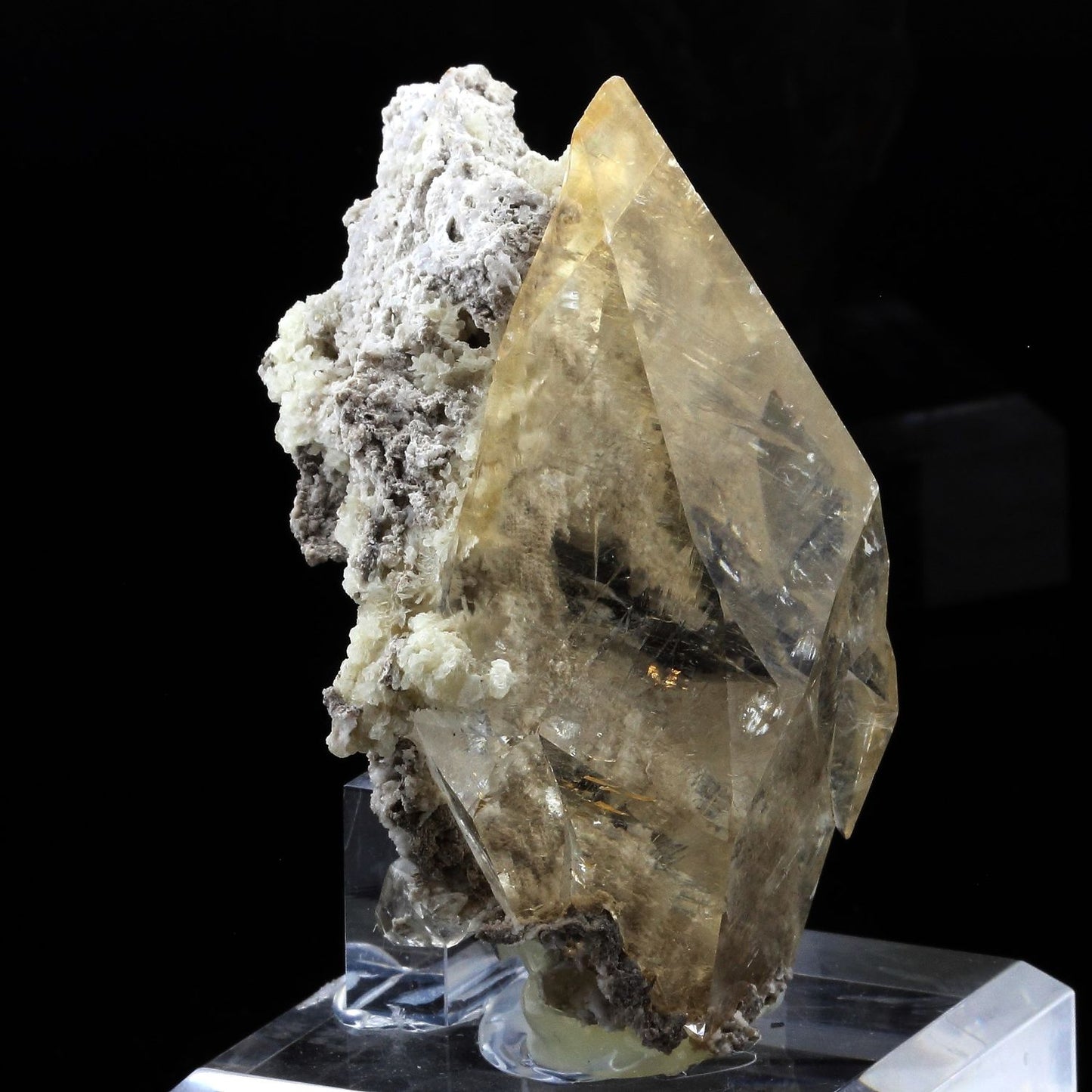 Calcite. 1430.5 carats. Elmwood mine, Carthage, Tennessee, USA