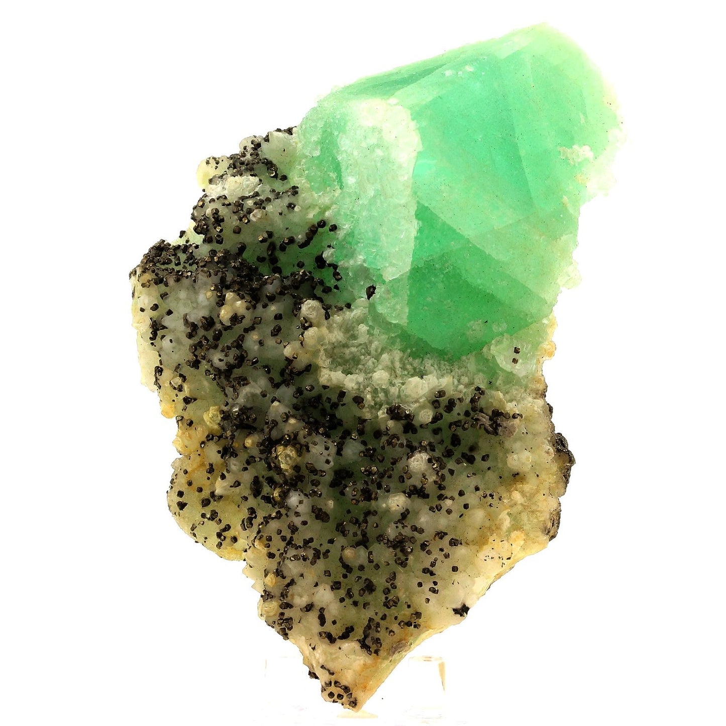 Fluorite + Quartz + Pyrite. 3707.5 carats. Chine