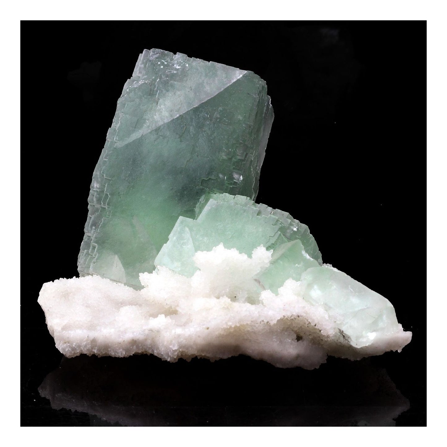 Fluorite + Quartz. 2449.0 carats. De'an, Jiangxi, Chine