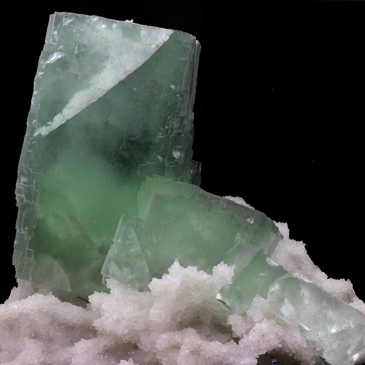 Fluorite + Quartz. 2449.0 carats. De'an, Jiangxi, Chine