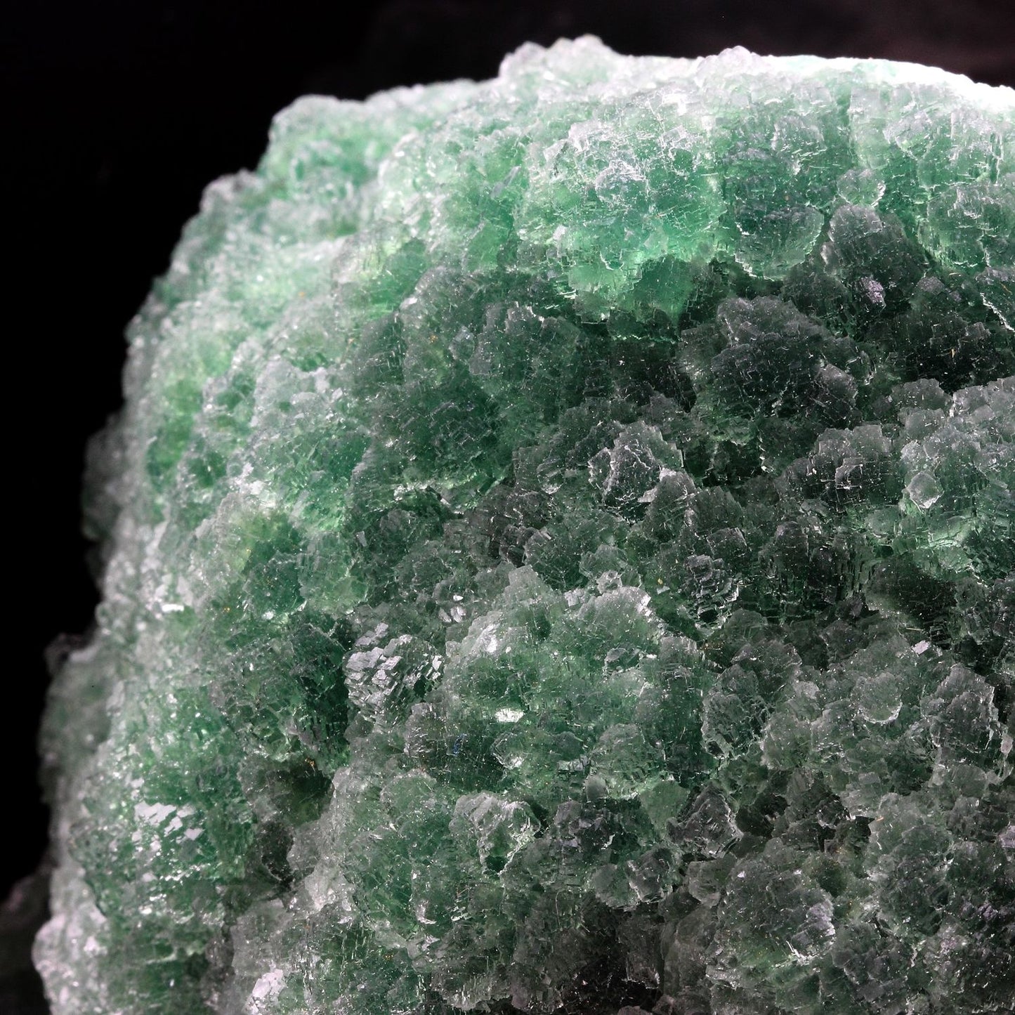 Fluorite. 6914.0 carats. En provenance de Xinyang, Henan, Chine