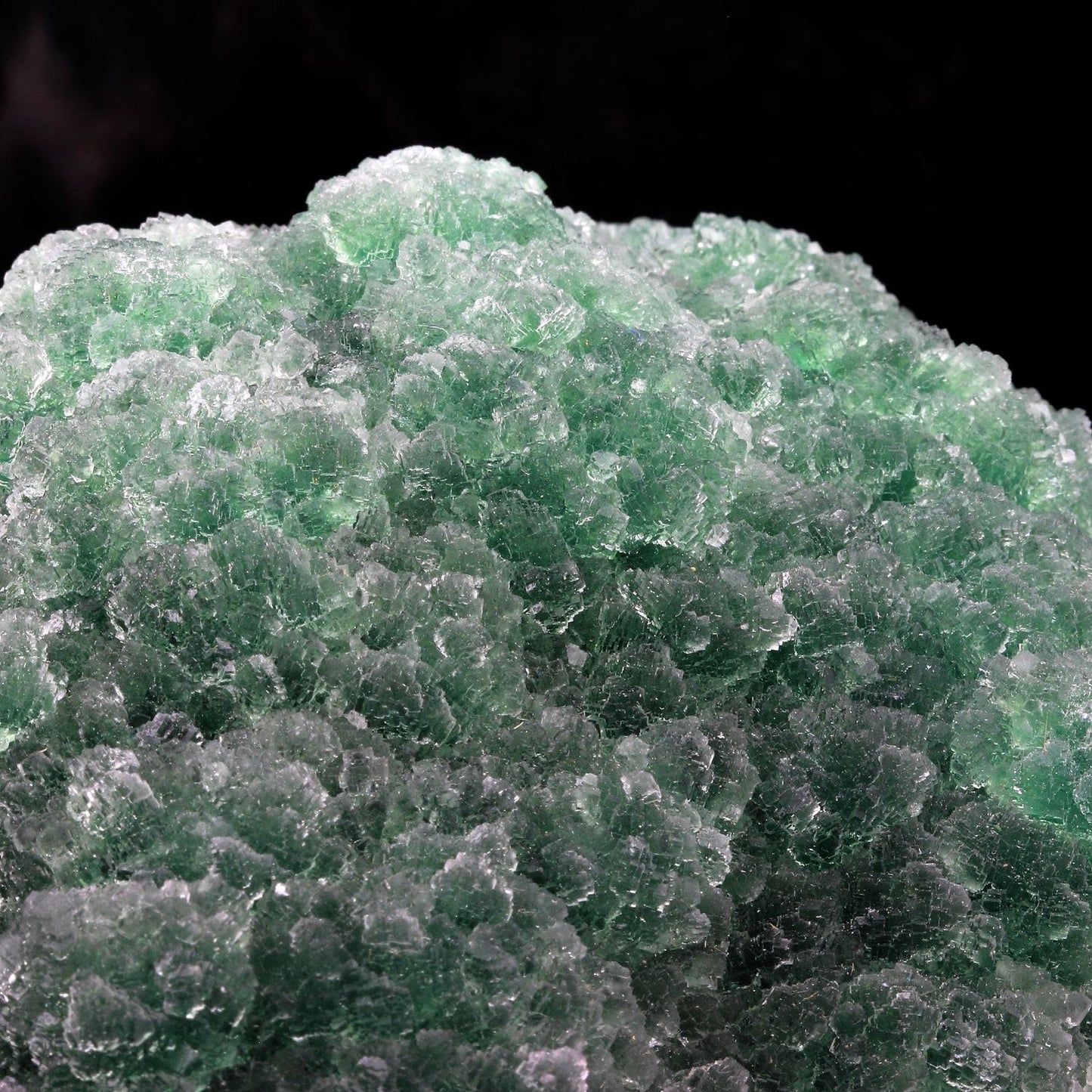 Fluorite. 6914.0 carats. En provenance de Xinyang, Henan, Chine