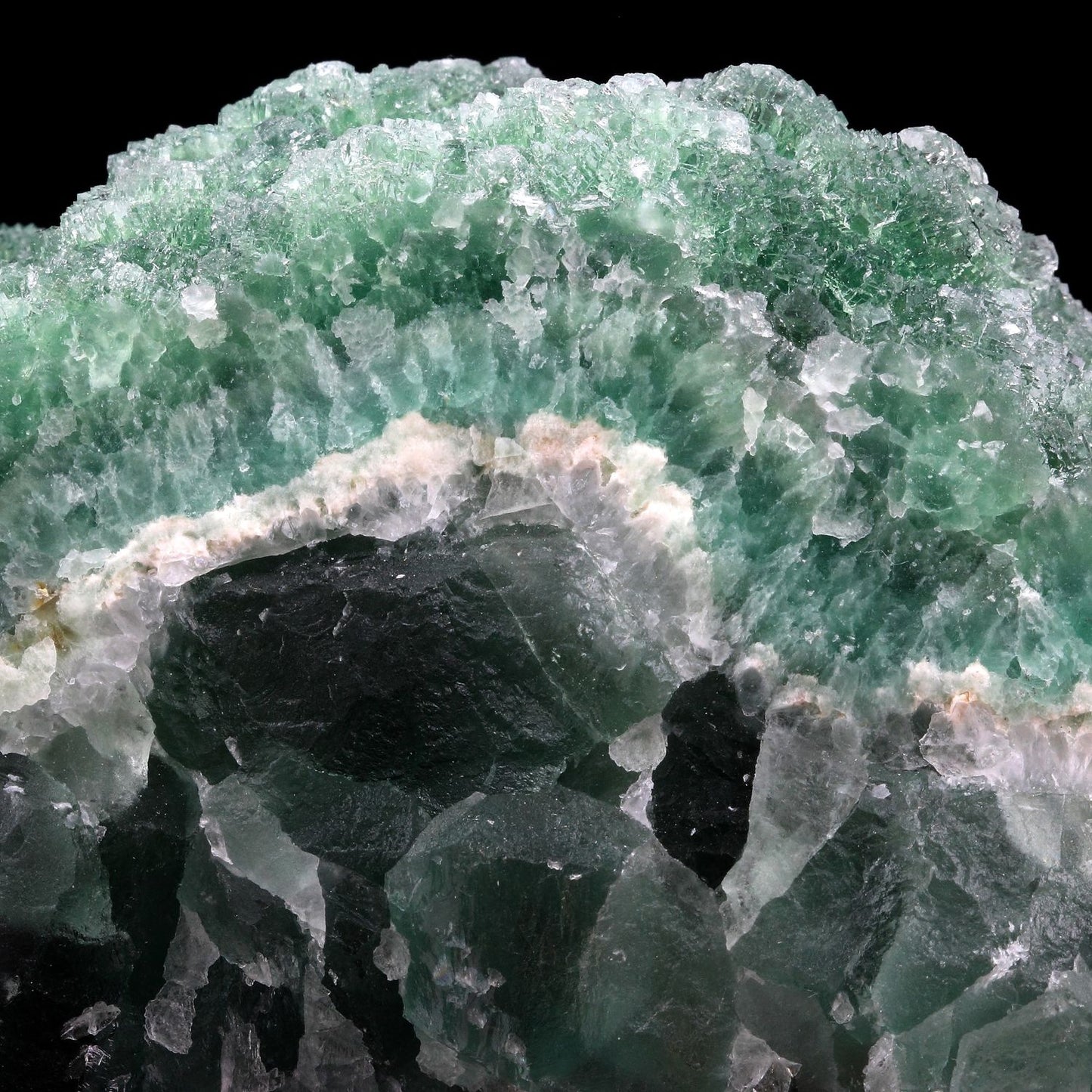Fluorite. 6914.0 carats. En provenance de Xinyang, Henan, Chine