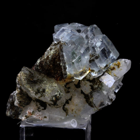 Fluorite + Quartz. 150.0 carats. Chine