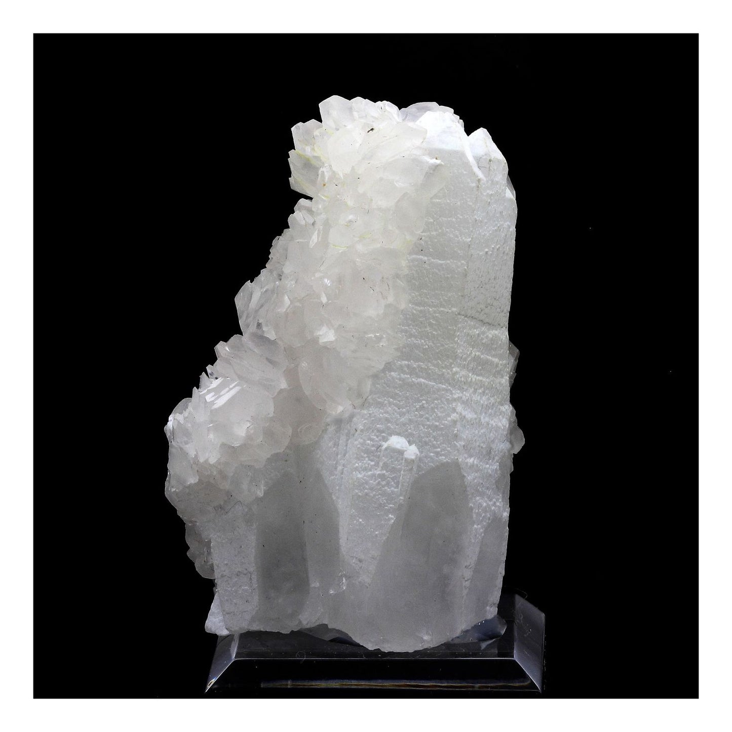 Calcite + Quartz. 480.5 carats. Chine