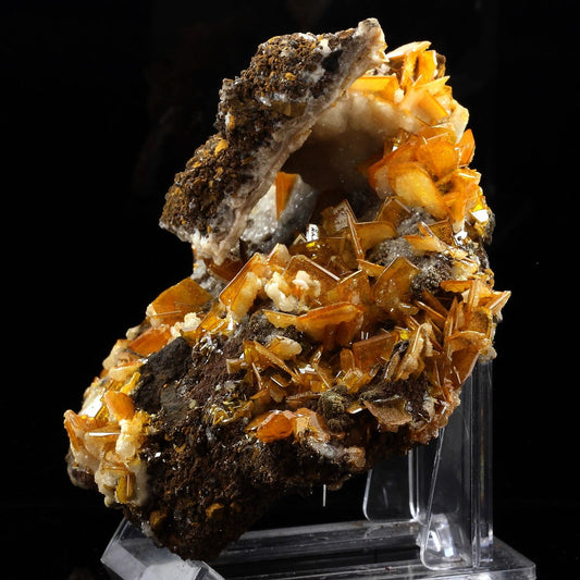 Wulfenite. 2550.5 carats. En provenance de Los Lamentos Mts (Sierra de Los Lamentos), Mun. de Ahumada, Chihuahua, Mexique