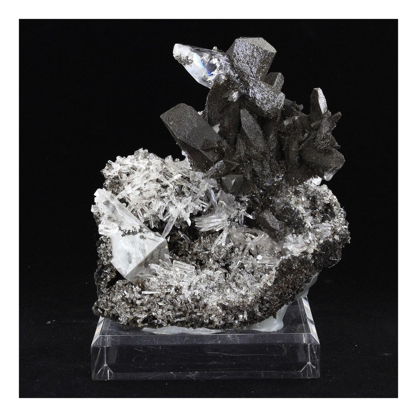 Calcite. 3175.0 carats. Leiping Mine, Hunan Province, Chine