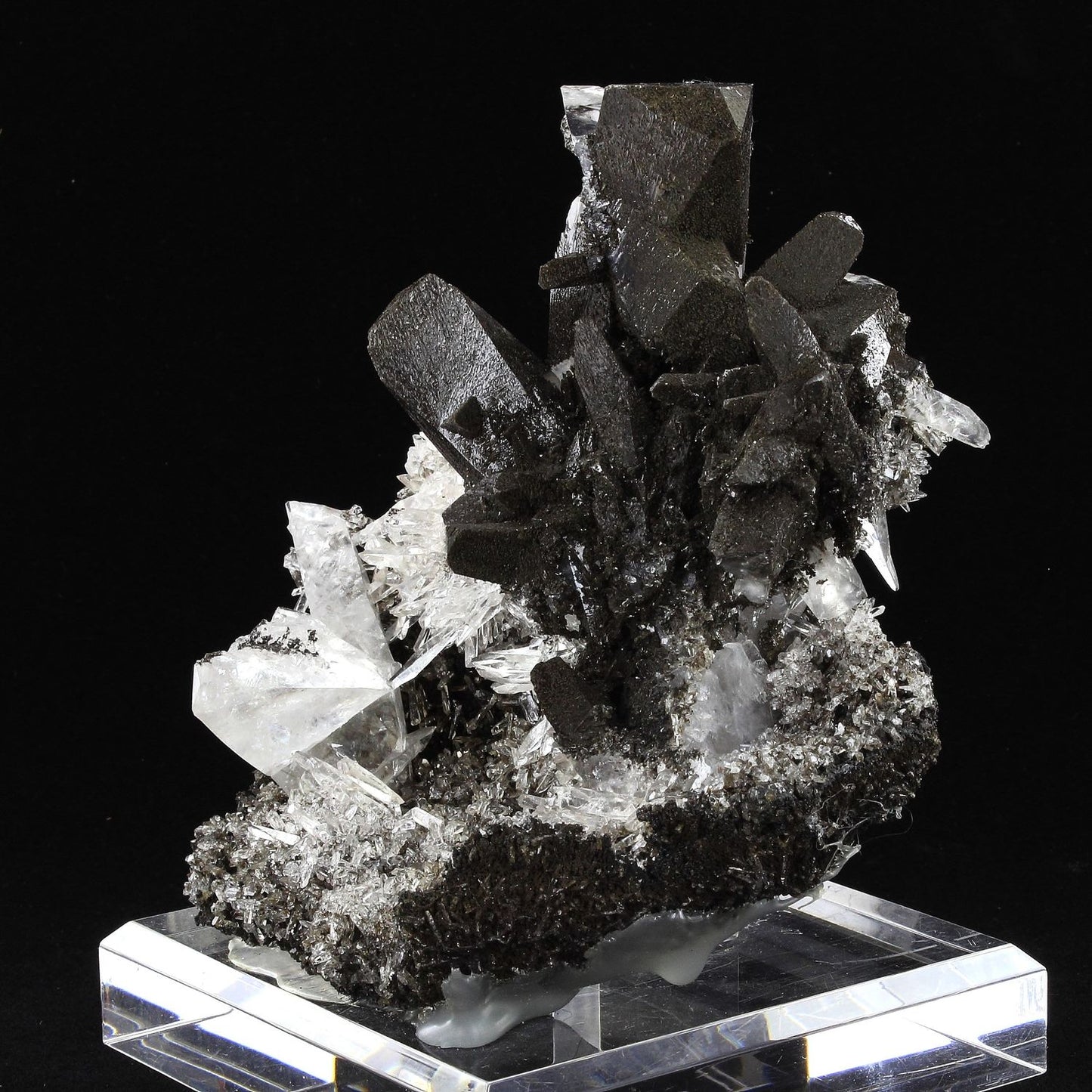 Calcite. 3175.0 carats. Leiping Mine, Hunan Province, Chine
