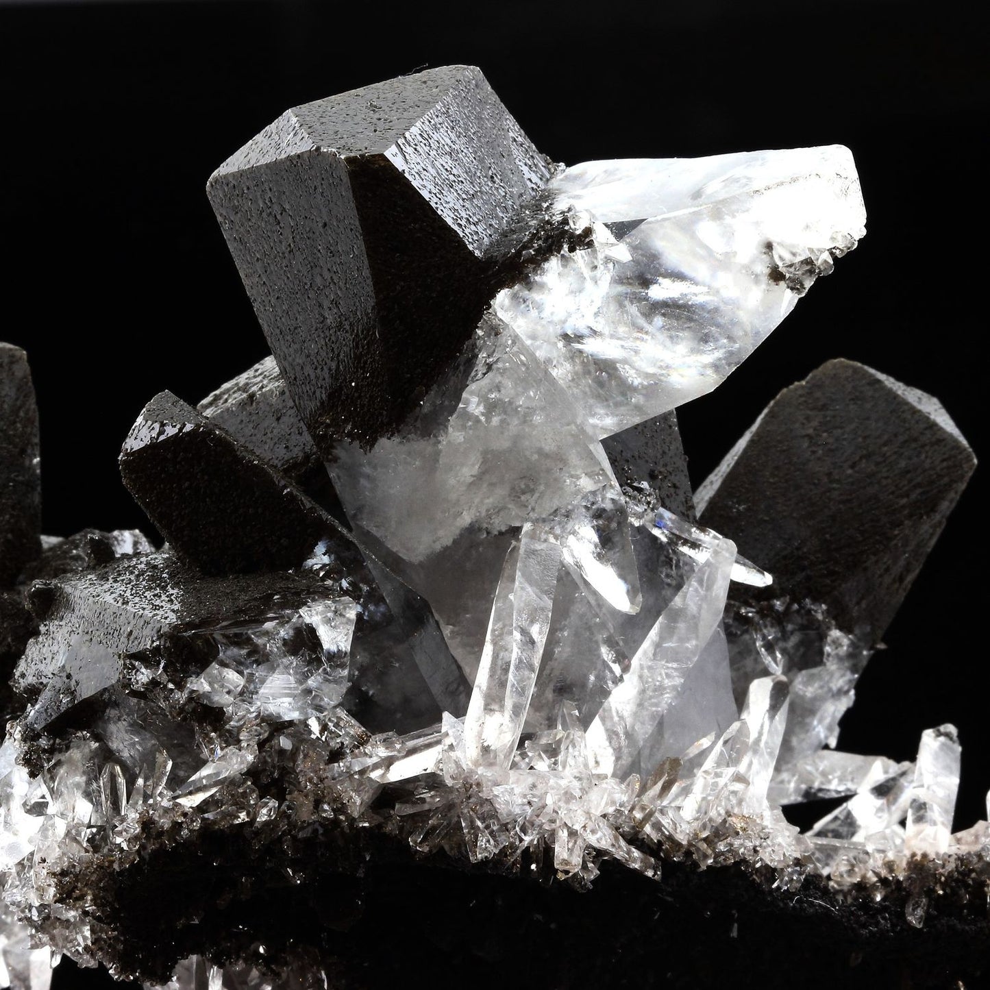 Calcite. 3175.0 carats. Leiping Mine, Hunan Province, Chine