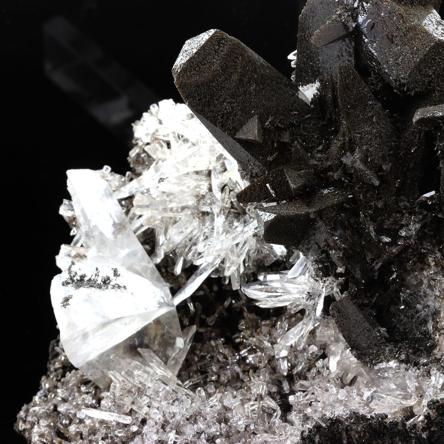Calcite. 3175.0 carats. Leiping Mine, Hunan Province, Chine
