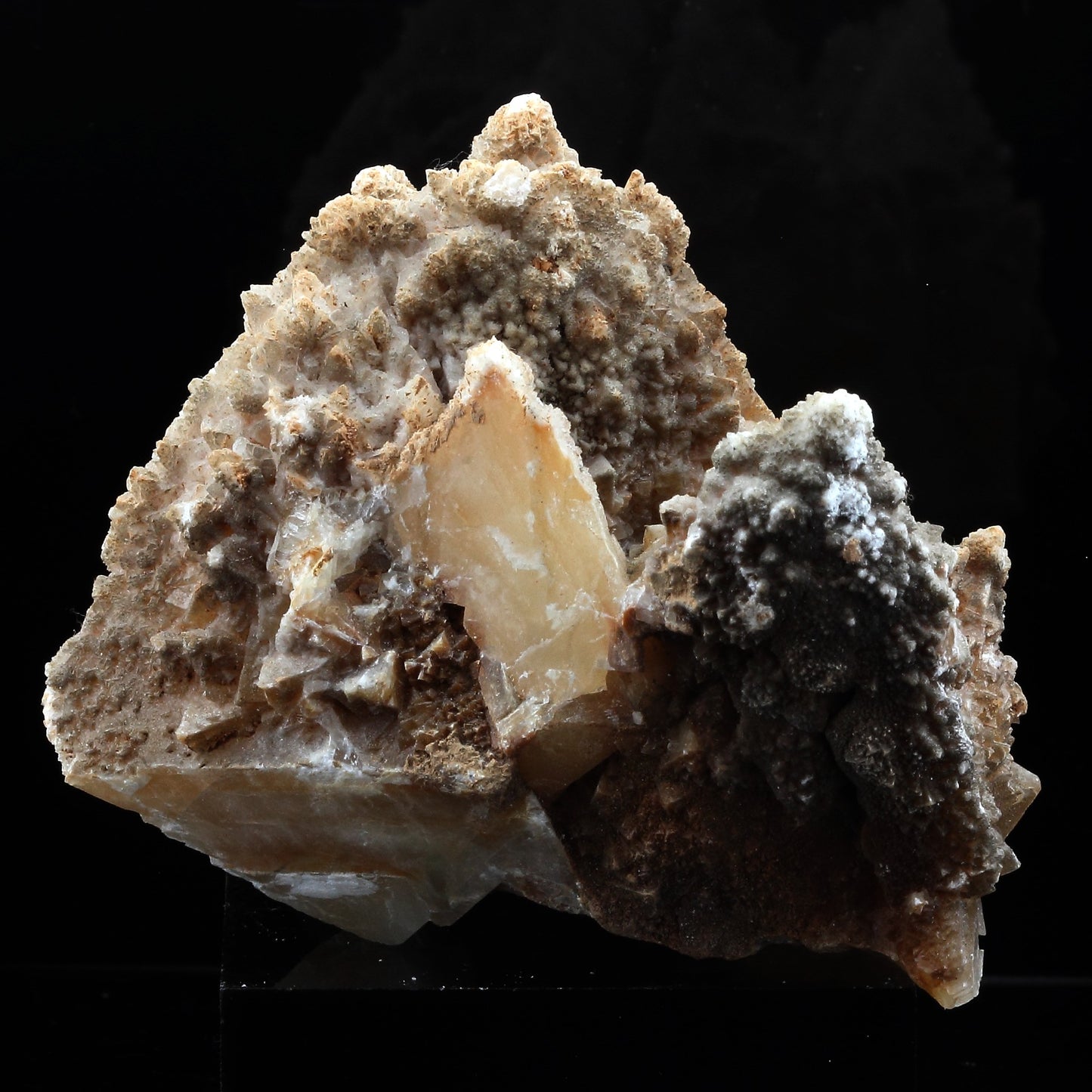 Calcite. 1170.5 carats. Cabrerets, Lauzès, Lot, France