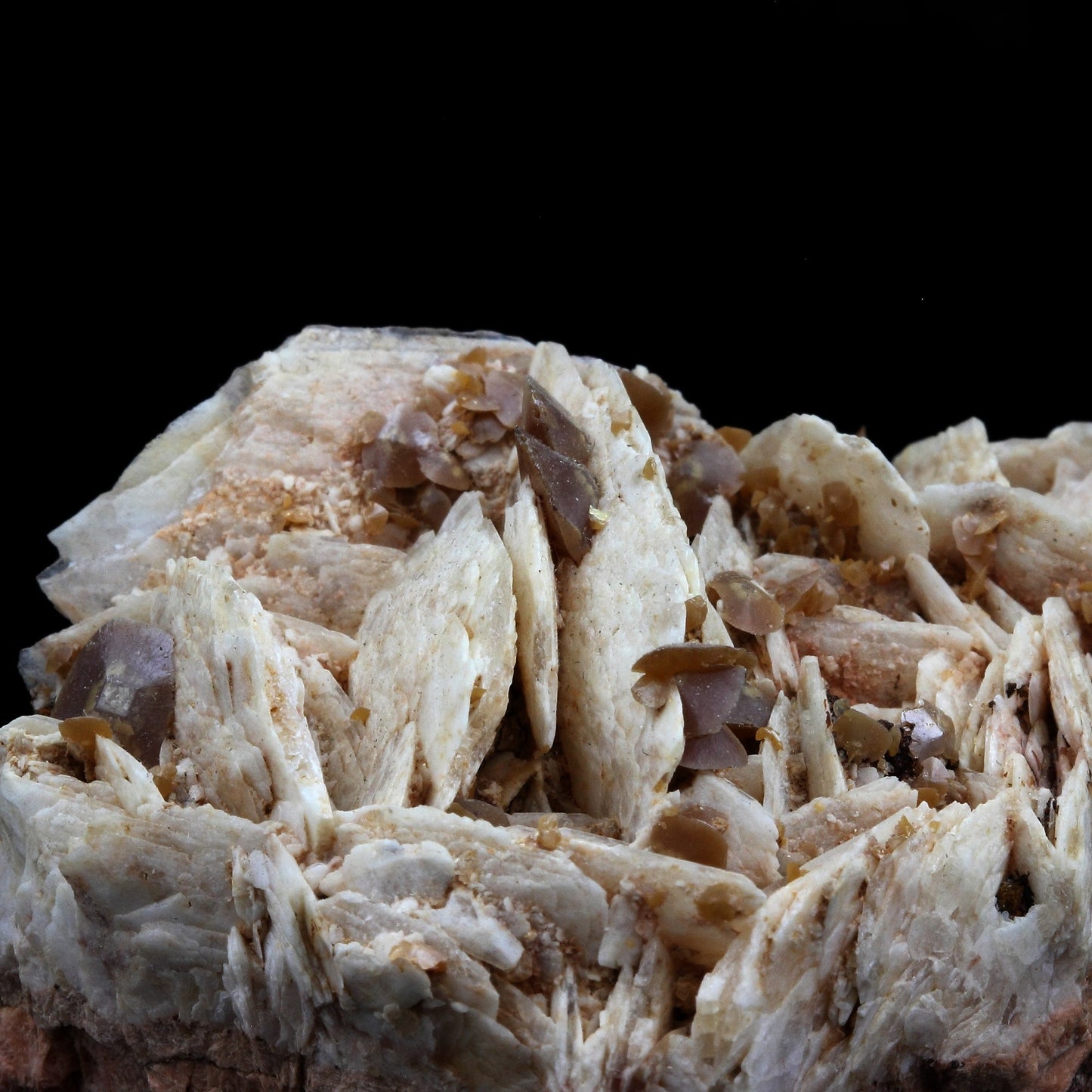 Wulfenite + Baryte. 772.5 carats. Lantignié, France