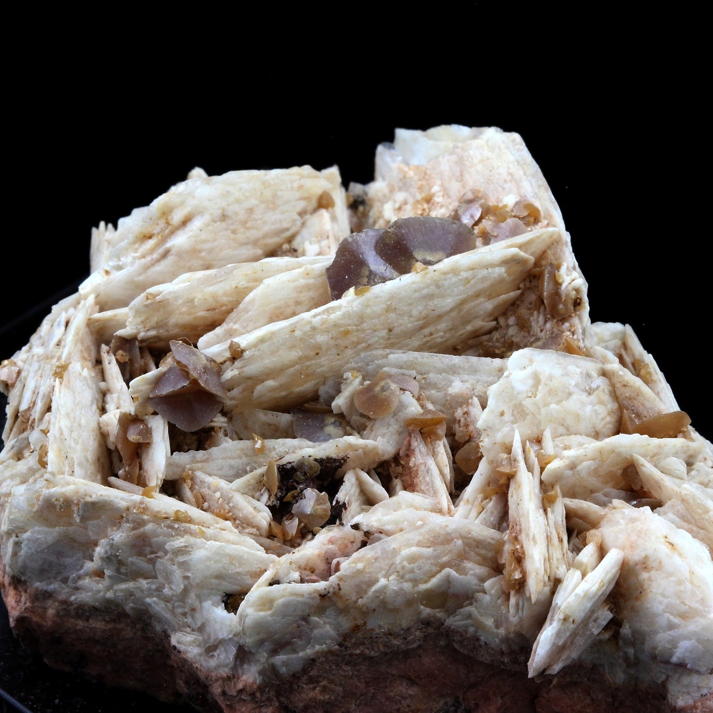 Wulfenite + Baryte. 772.5 carats. Lantignié, France