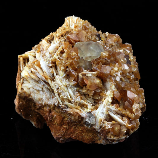 Wulfenite + Fluorite. 189.5 carats. Lantignié, France