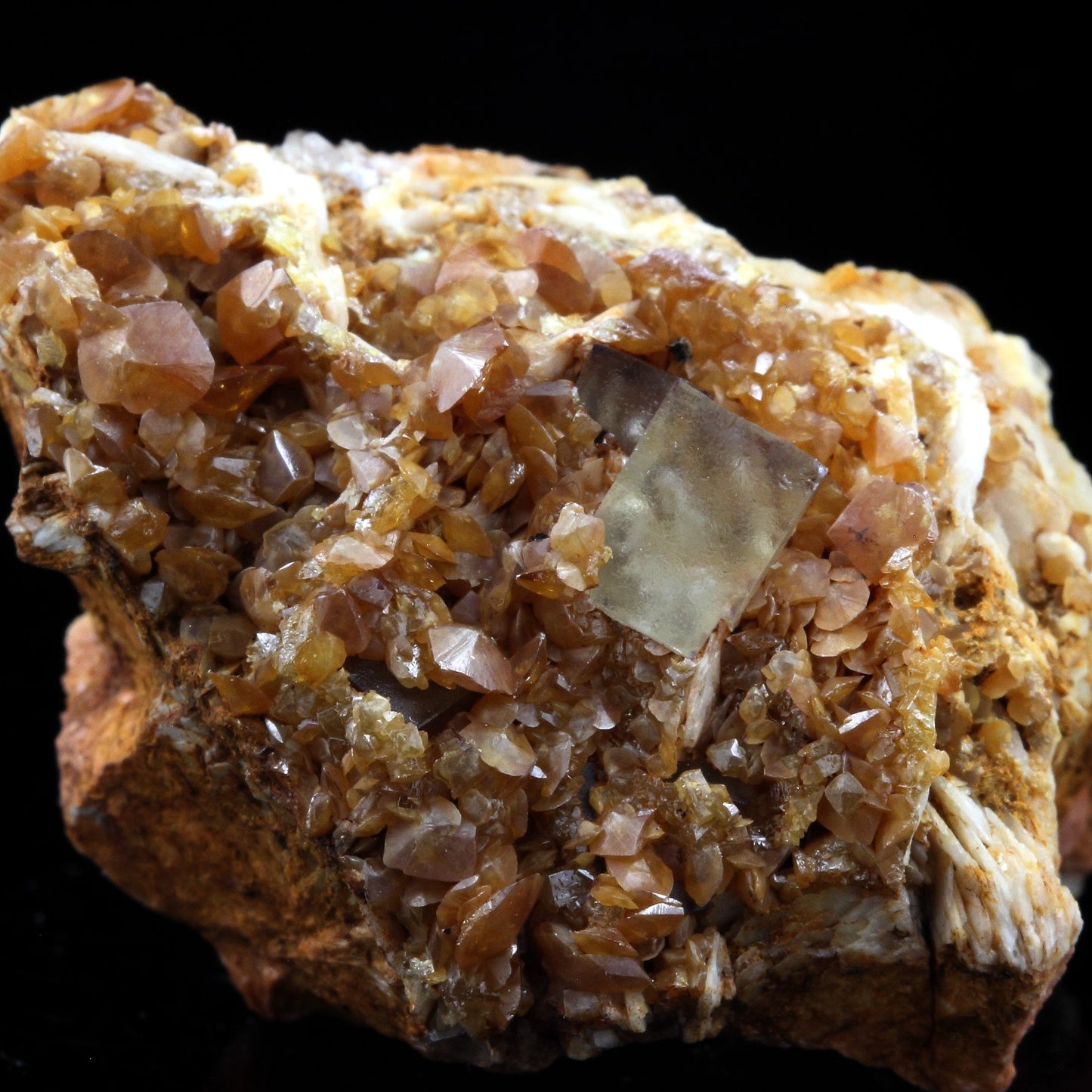 Wulfenite + Fluorite. 189.5 carats. Lantignié, France
