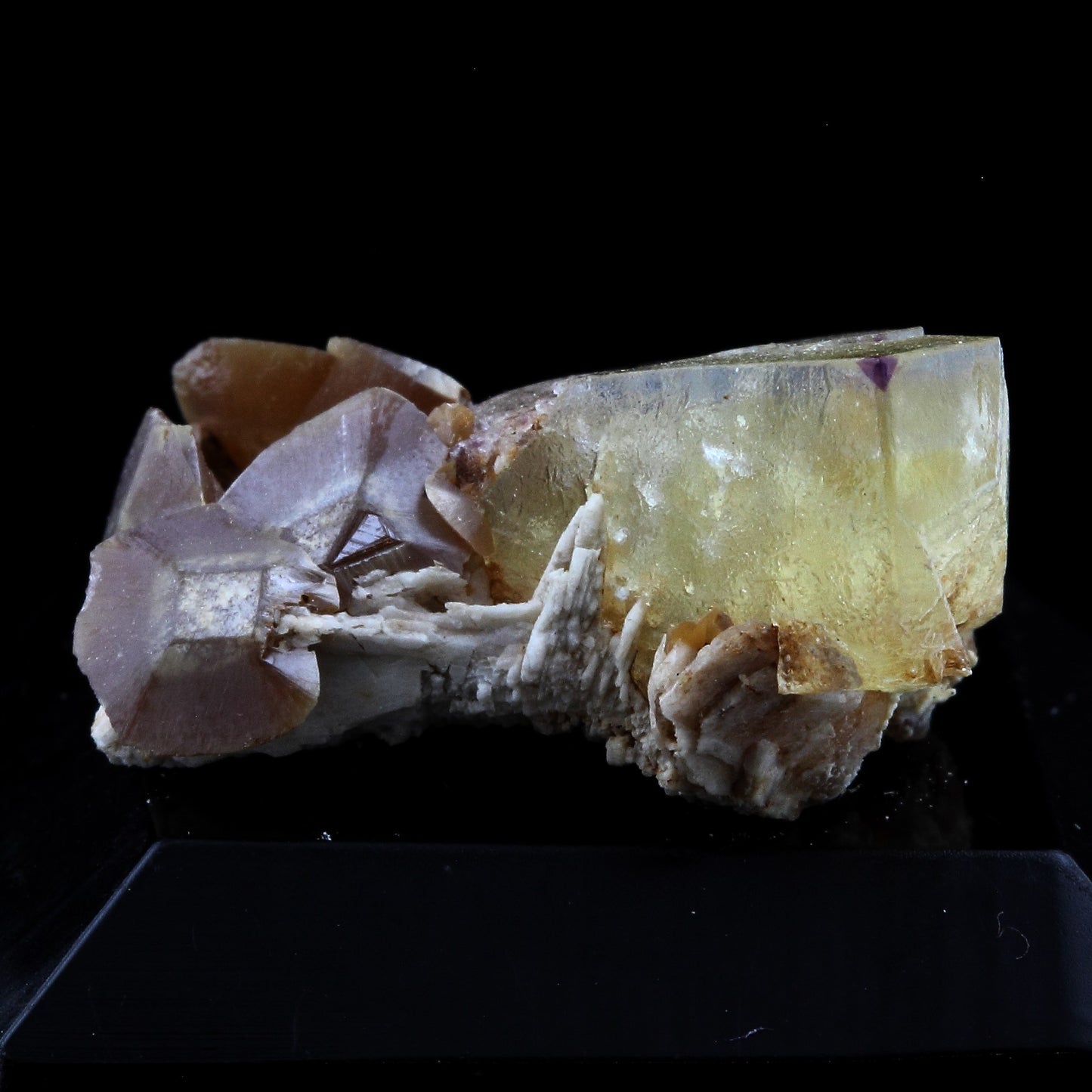 Wulfenite + Fluorite. 31.5 carats. Lantignié, France