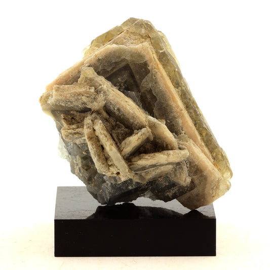 Baryte. 435.0 carats. Saint-Georges-les-Bains, Ardèche, France